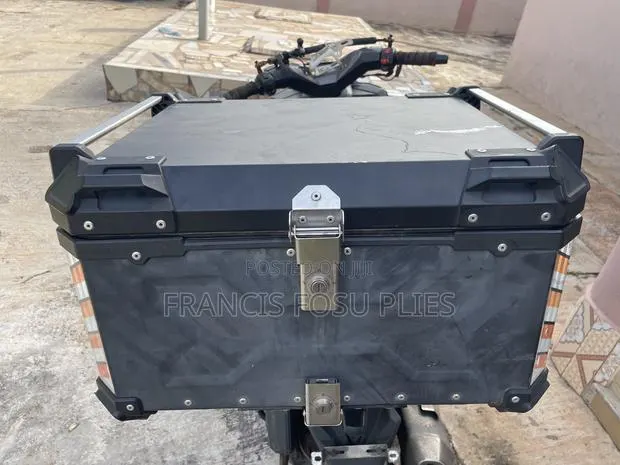 Motorcycle Tail Box/Top Case · Photo 1