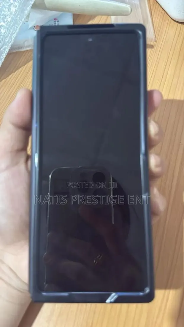 New Samsung Galaxy Z Fold 3 256 GB Black · Photo 1