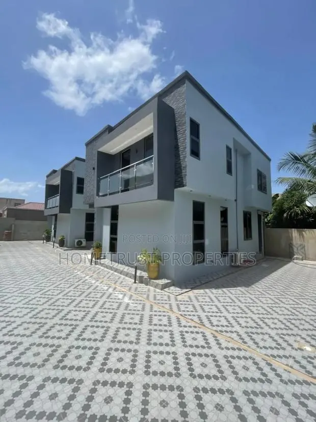 4bdrm Apartment in Taifa Mr. Agyei Area, Police Station for rent · Photo 1
