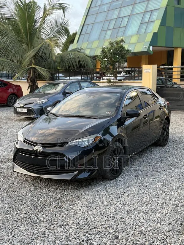 Toyota Corolla 2018 Black · Photo 1