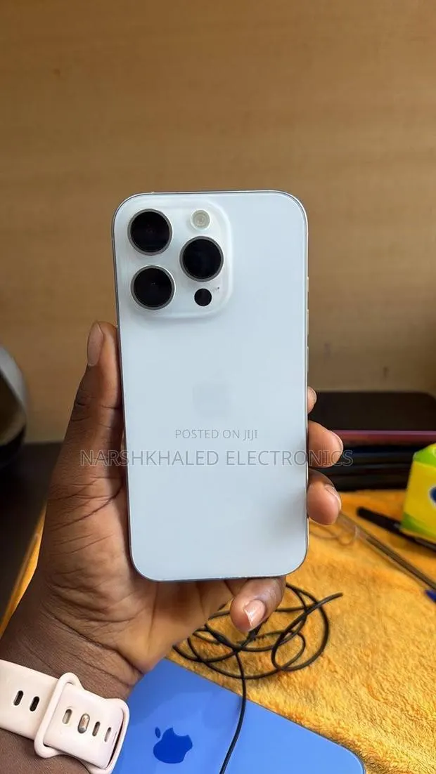 Apple iPhone 16 Pro 128 GB White · Photo 1