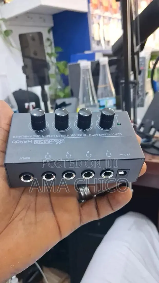 4 Channels Stereo Headphones Amplifier · Photo 1
