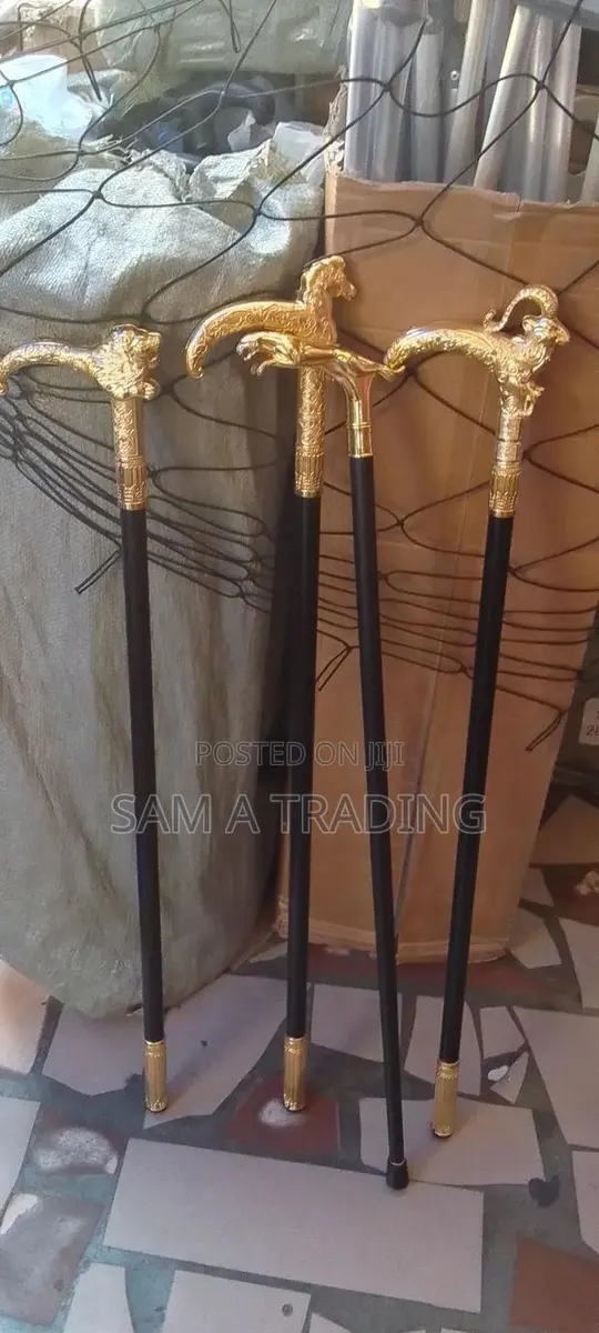 Jaguar and Spider Handle Walking Stick · Photo 1