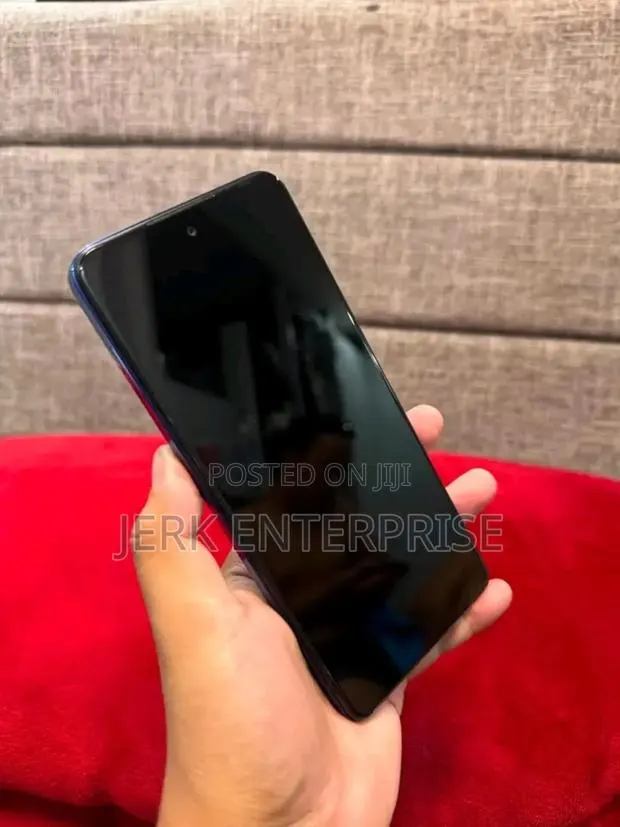 Tecno Pova 5 128 GB Blue · Photo 1