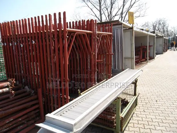 Used Italian Scaffolds for Sale · Photo 1
