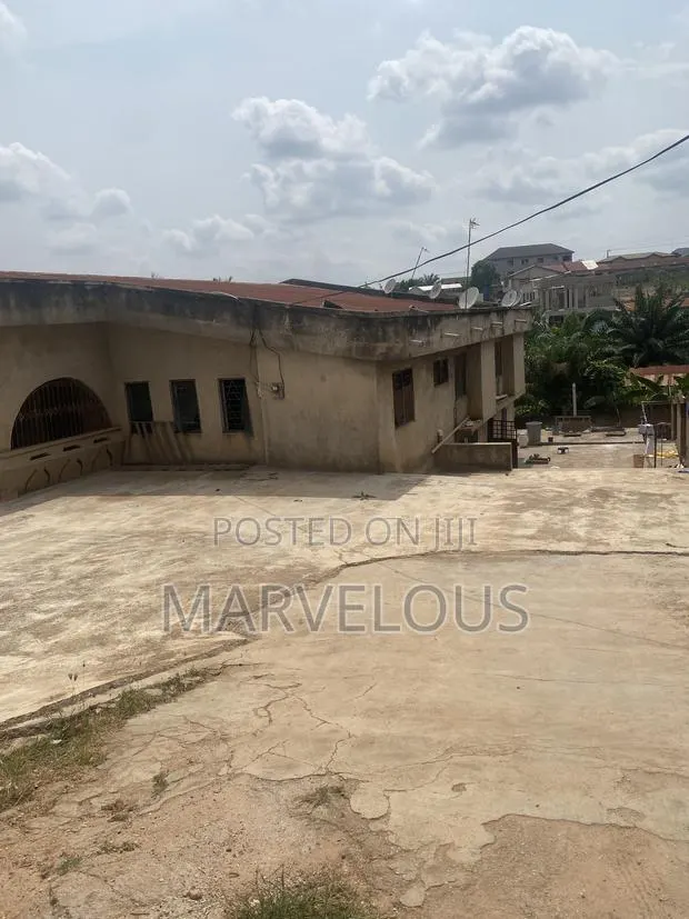 15bdrm House in Kumasi Metropolitan for sale · Photo 1