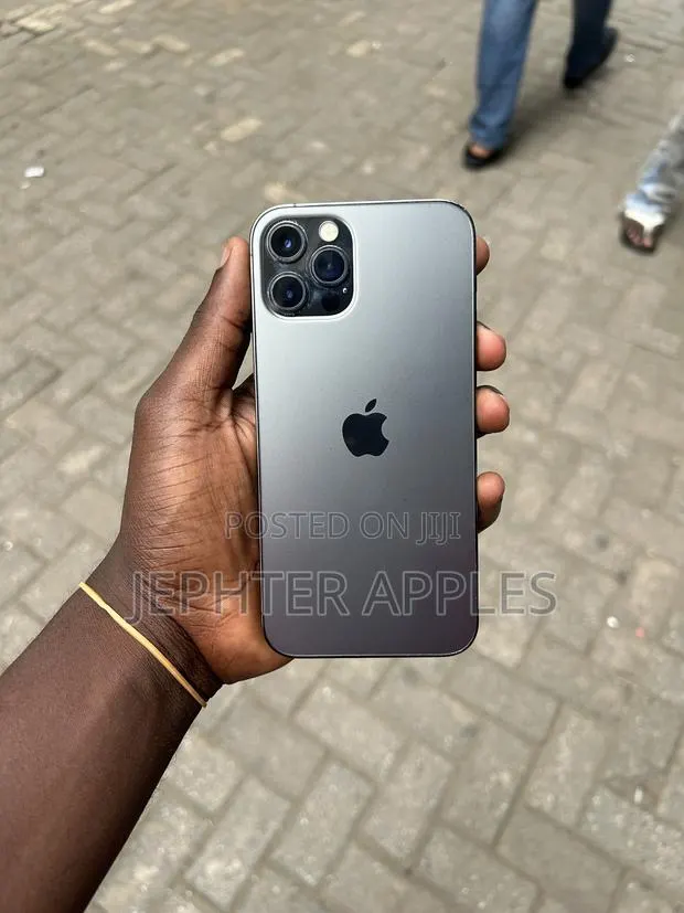 Apple iPhone 12 Pro 128 GB Black · Photo 1