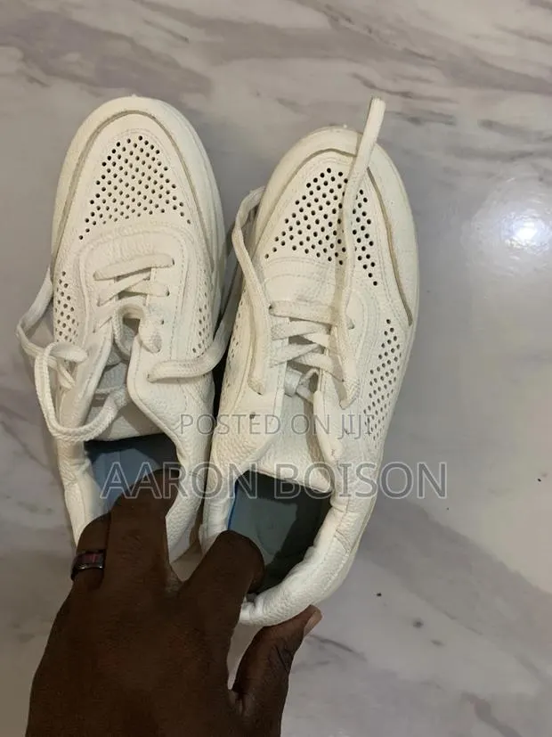 Quality Sneakers · Photo 1