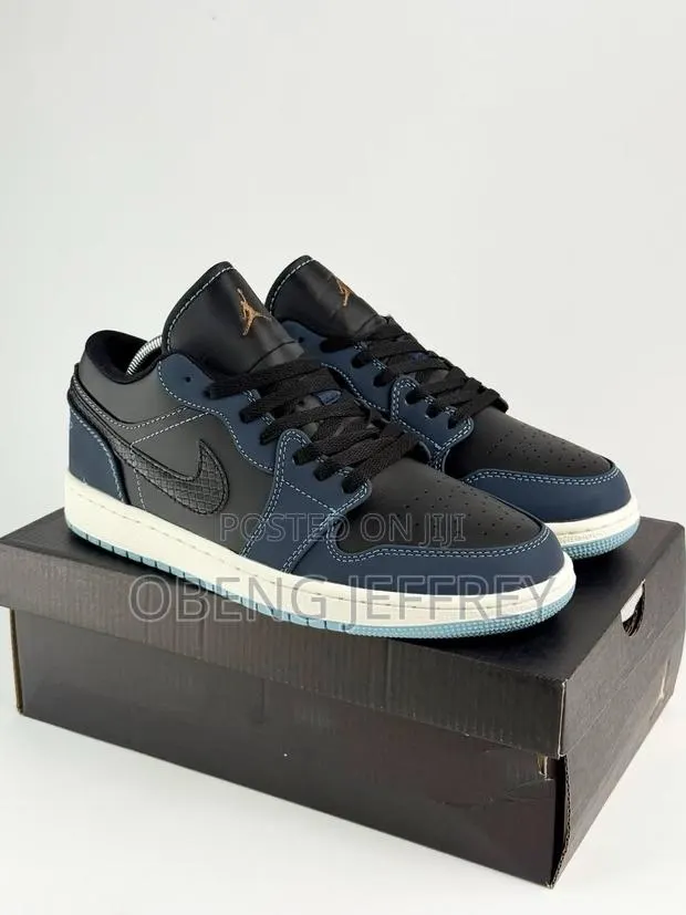 Original Jordan 1 Low Navy/Black Obsidian · Photo 1