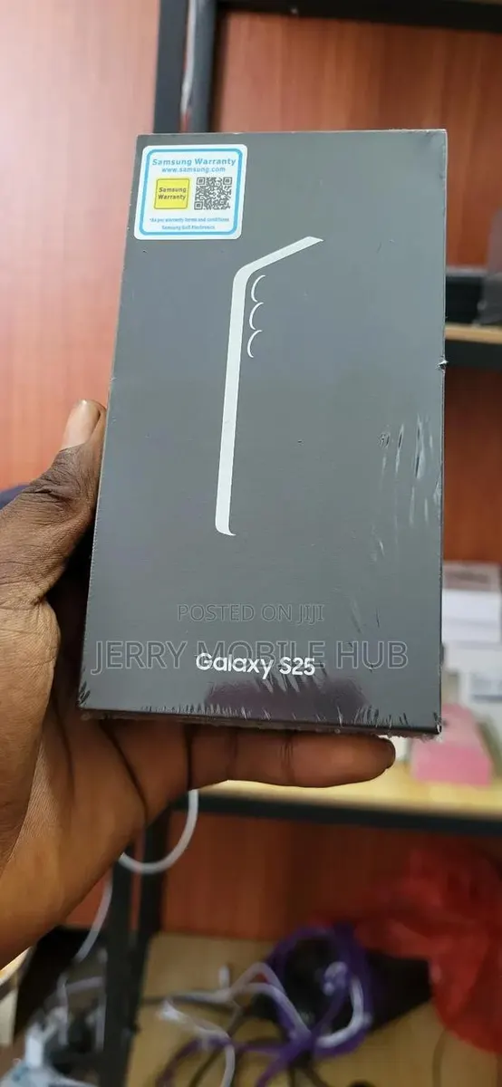 New Samsung Galaxy S25 128 GB Black · Photo 1