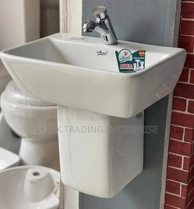 Ceramic Wash Hand Basin Twyford Basin · Photo 1
