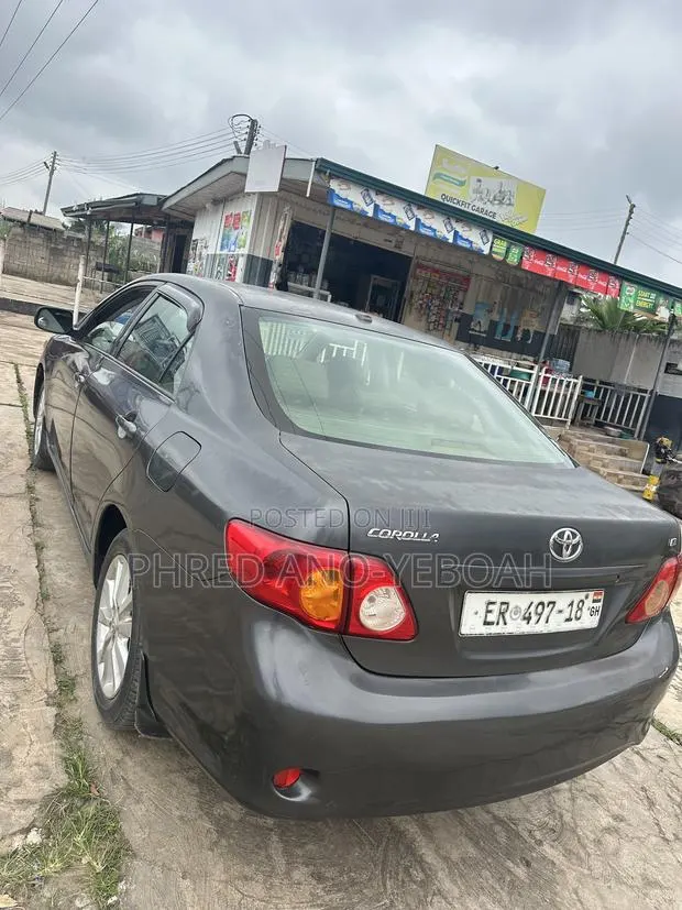 Toyota Corolla LE 4dr Sedan (1.8L 4cyl 4A) 2010 Gray · Photo 1