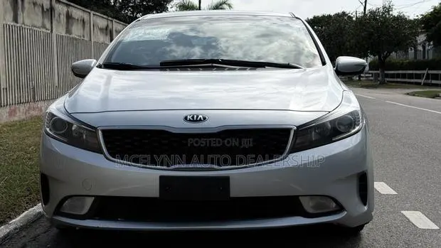 Kia Forte S Sedan 2017 Silver · Photo 1
