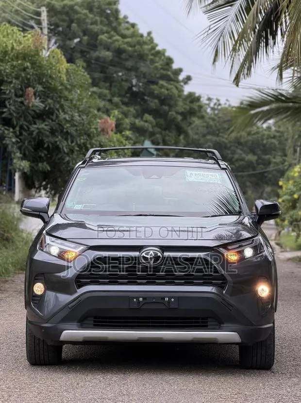 Toyota RAV4 XLE 2025 · Photo 1
