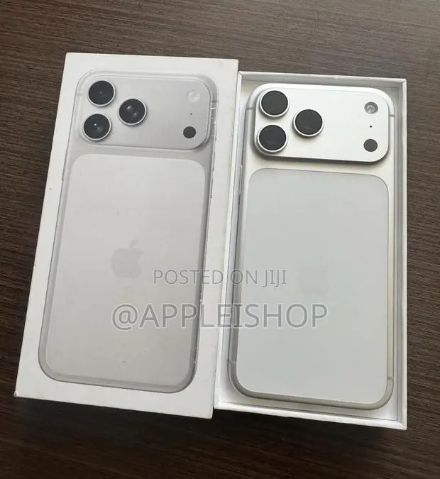 Apple iPhone 17 Pro Max 512 GB Silver · Photo 1