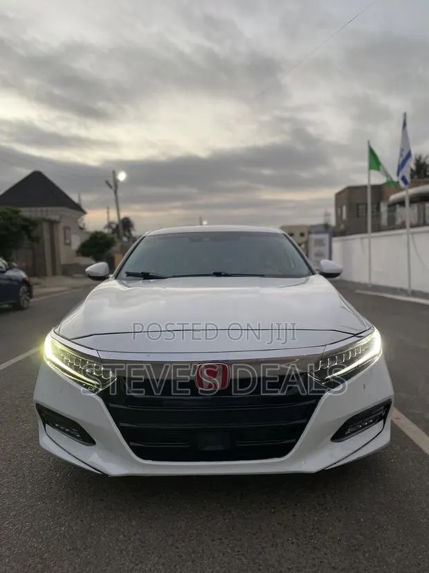 Honda Accord Touring 2.0T 2018 White · Photo 1
