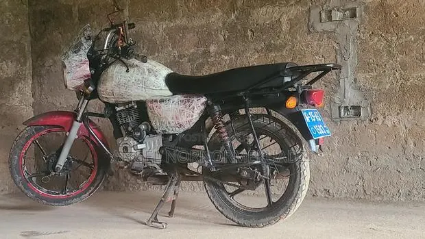 Bajaj Boxer 125 2020 Red · Photo 1