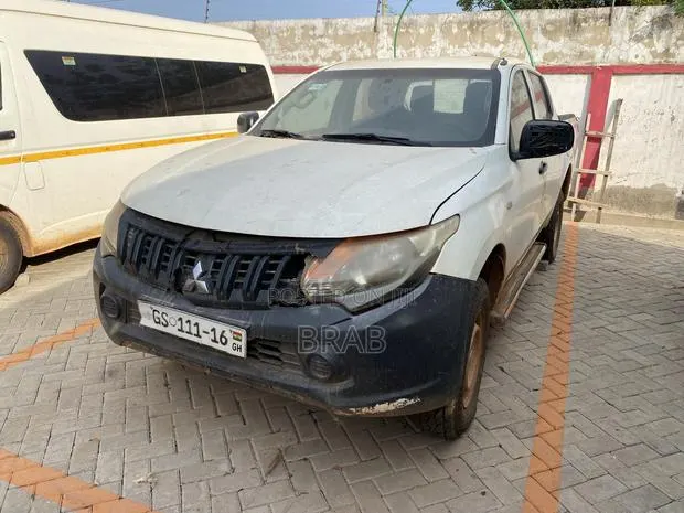 Mitsubishi L200 Double Cab 2.2 4WD 2016 White · Photo 1