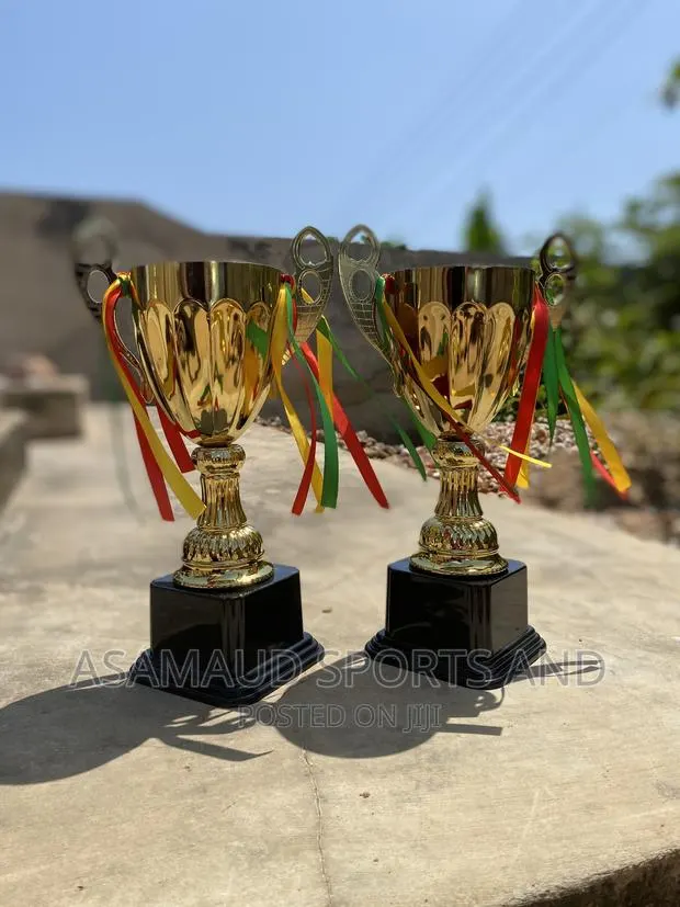 Original Gold Trophy at Cool Price · Photo 1