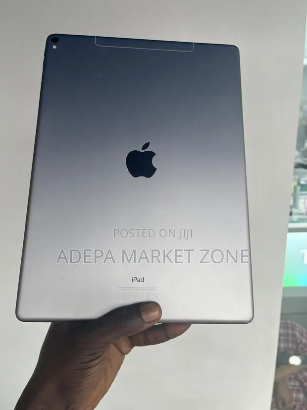 Apple iPad Pro 12.9 (2017) 64 GB Silver · Photo 1