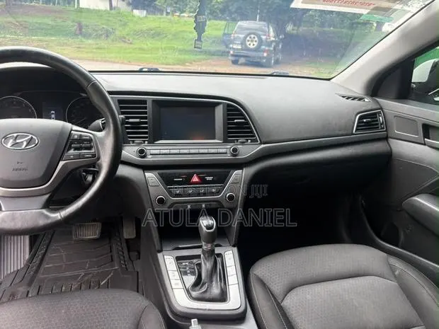 Hyundai Elantra Limited Sedan FWD (2.0L 4cyl 6A) 2017 Red · Photo 1
