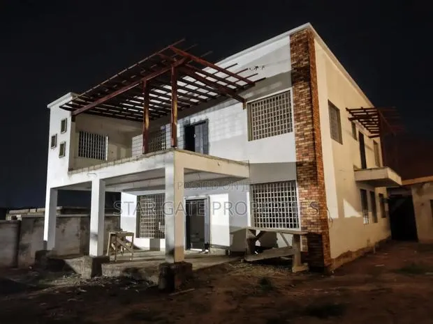 4bdrm House in Kwamo, Kumasi Metropolitan for sale · Photo 1