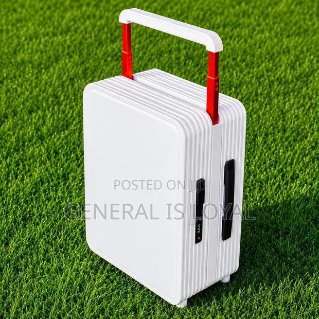 White 8kg Hand Luggage Traveling Bag · Photo 1
