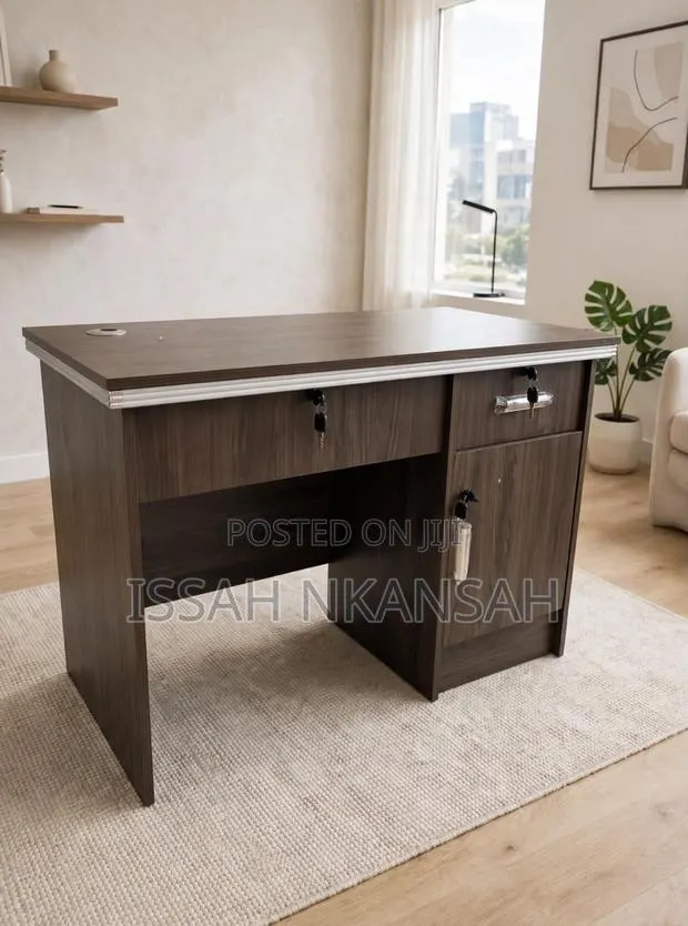 Small Office Desk · Photo 1