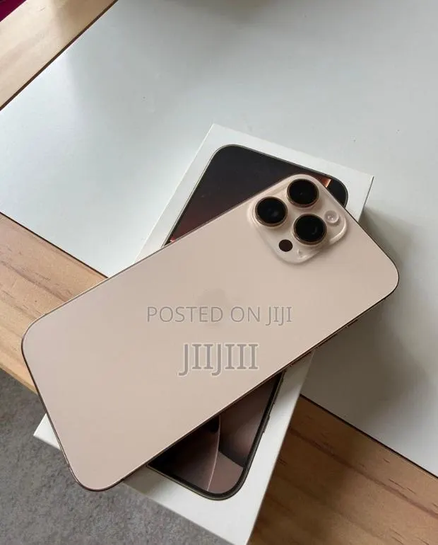 Apple iPhone 16 Pro Max 512 GB Gold · Photo 1