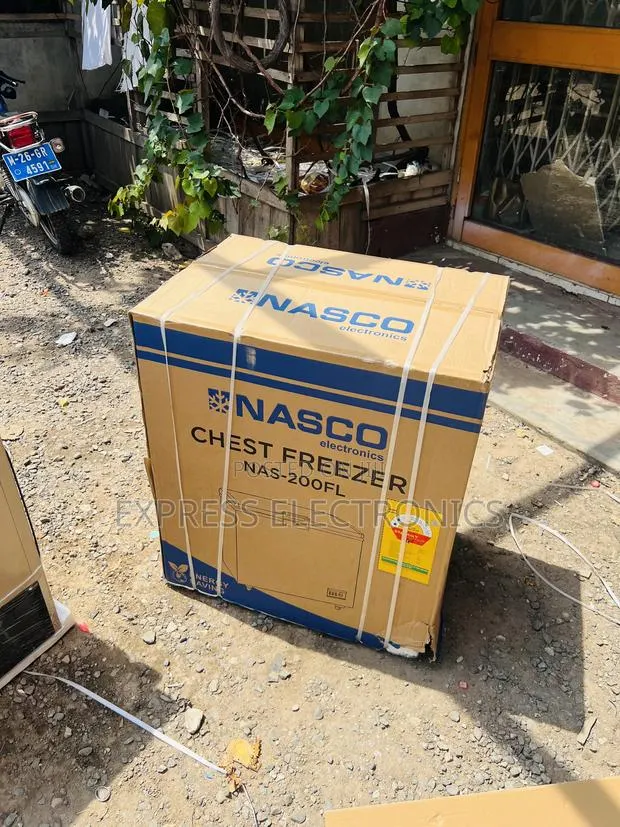 Spectacular Performance Chest Single Door Gold Color Nasco 150l · Photo 1