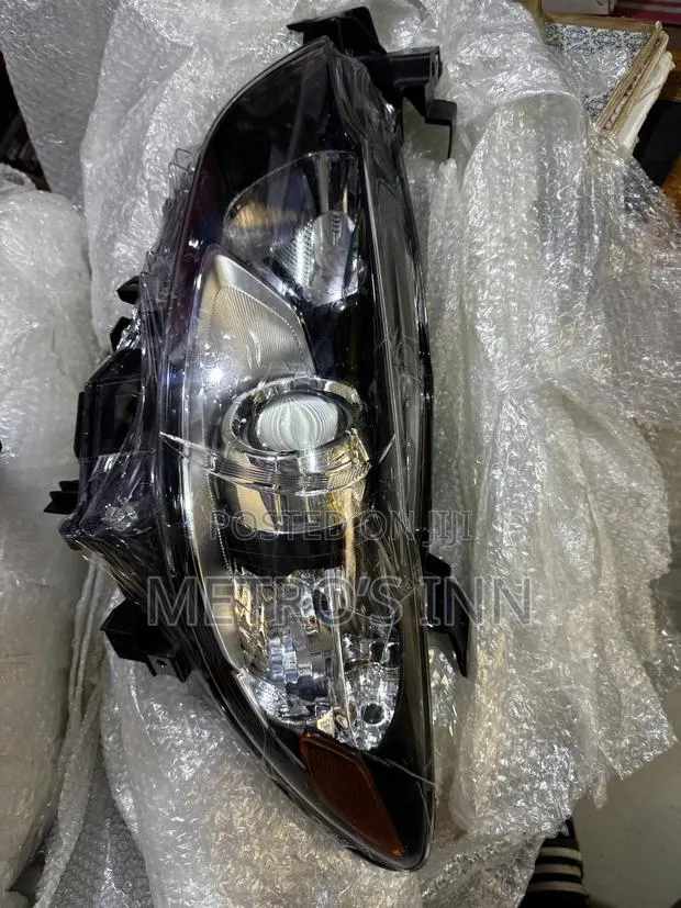 Mazda 6 Headlight · Photo 1