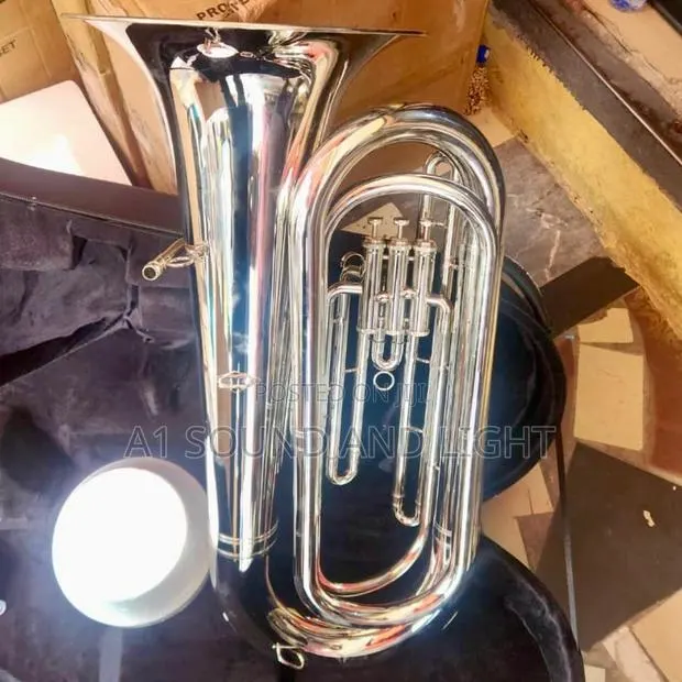 Yamaha [Yas-t] Tuba - Gold Lacquered · Photo 1