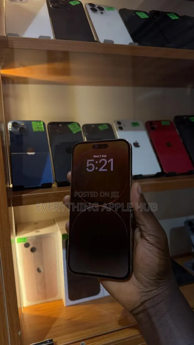 Apple iPhone 14 Pro Max 128 GB Gold · Photo 1