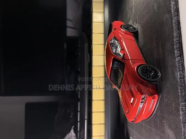 Dodge Challenger Toy Car (Diecast Model) · Photo 1