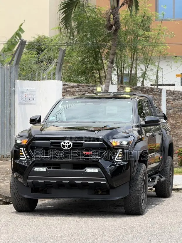Toyota Tacoma TRD Off-Road Double Cab 4WD 5.0 ft. SB (Automatic) 2025 Black · Photo 1