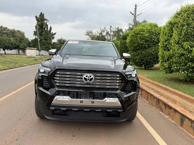 Toyota Tacoma 2025 Black · Photo 1