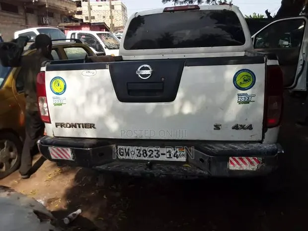 Nissan Frontier 2008 Gray · Photo 1