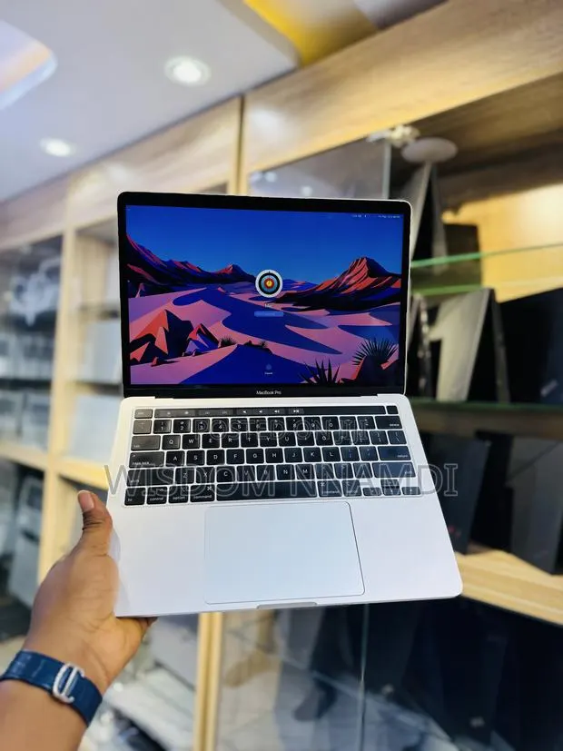Laptop Apple MacBook Pro 2020 8GB Intel Core i5 SSD 256GB · Photo 1