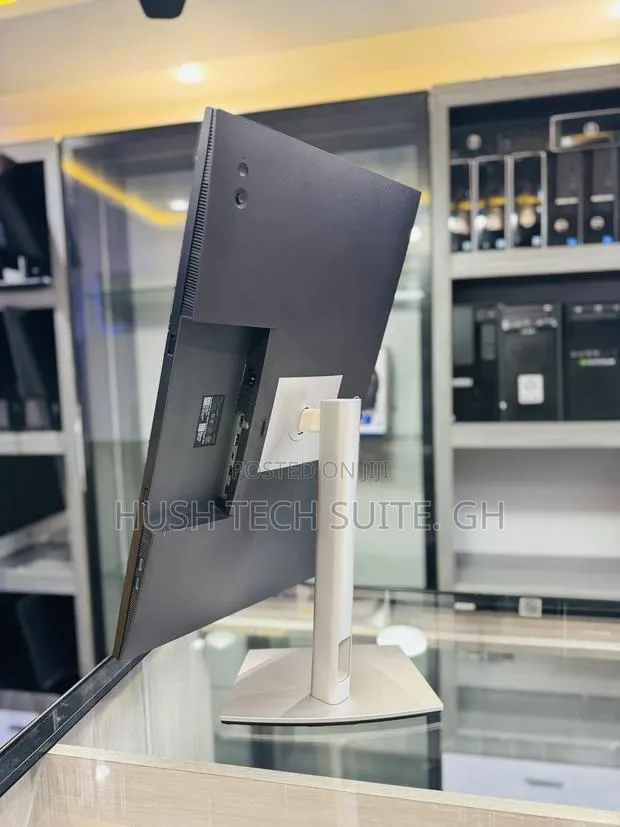 27’’ Dell Usb-C Ips Uhd Wide Display Available · Photo 3
