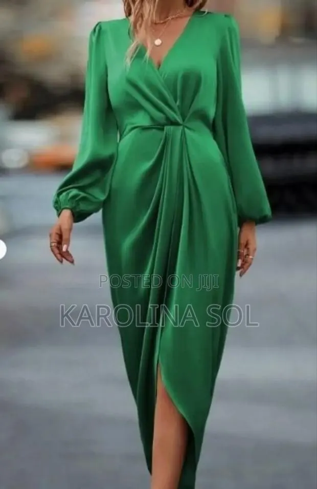 Green Dress. New. · Photo 1