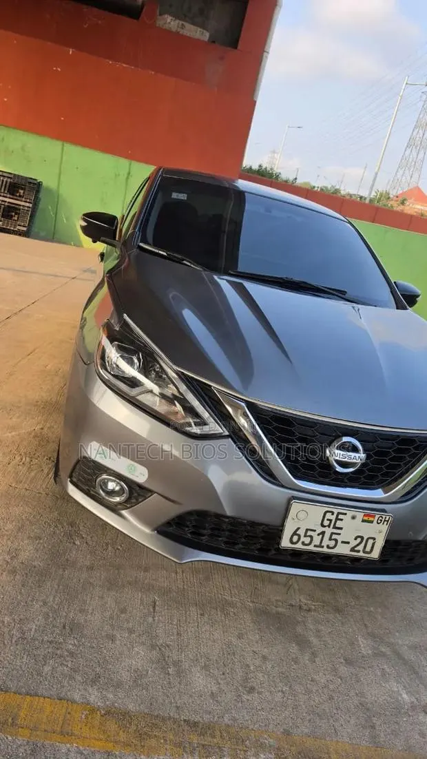 Nissan Sentra SR 2017 Gray · Photo 1
