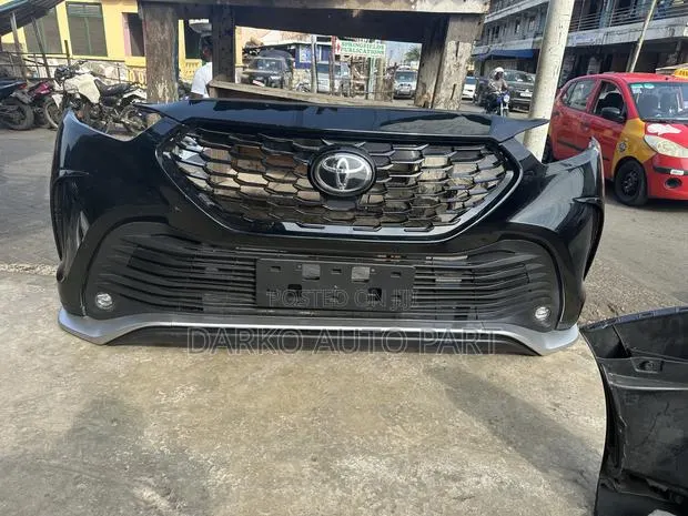 Toyota Highlighted 2021-2023 Front Bumper Complete Home Use · Photo 1