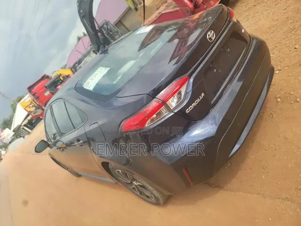 Toyota Corolla 2022 Blue · Photo 1