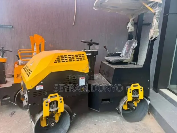 2 Ton Megatron Ride on Roller Compactor · Photo 1