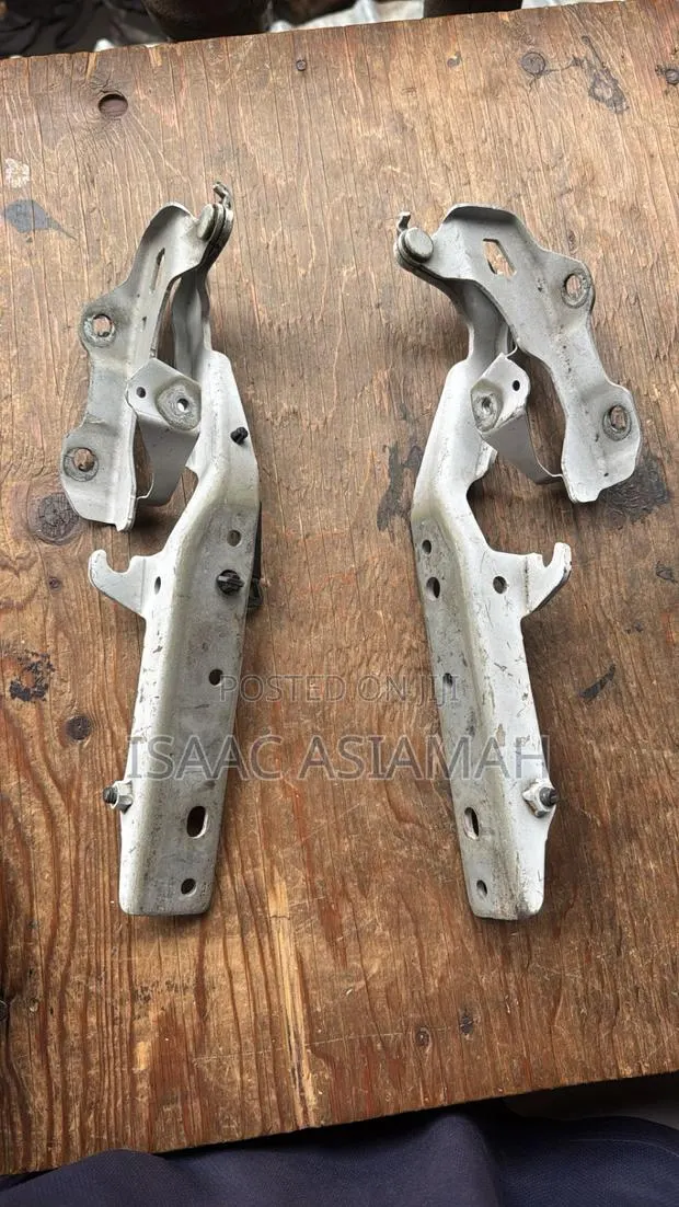 Acura RDX 2019,2020,2021,2022,2023,2024 Bonnet Hinge / Inches · Photo 1