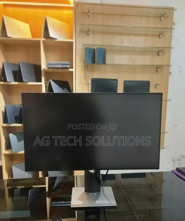 Dell Ultra Sharp 27" Edgeless Monitor · Photo 1