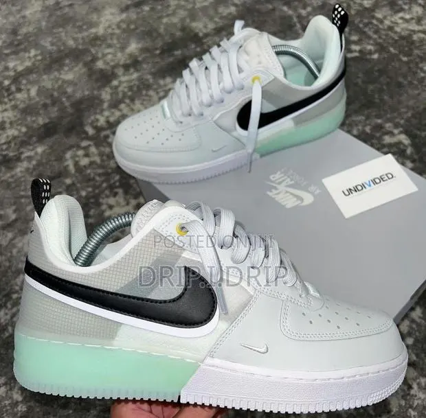 Airforce 1 Low . Comes in Box . Very Classic and Authentic · Photo 1