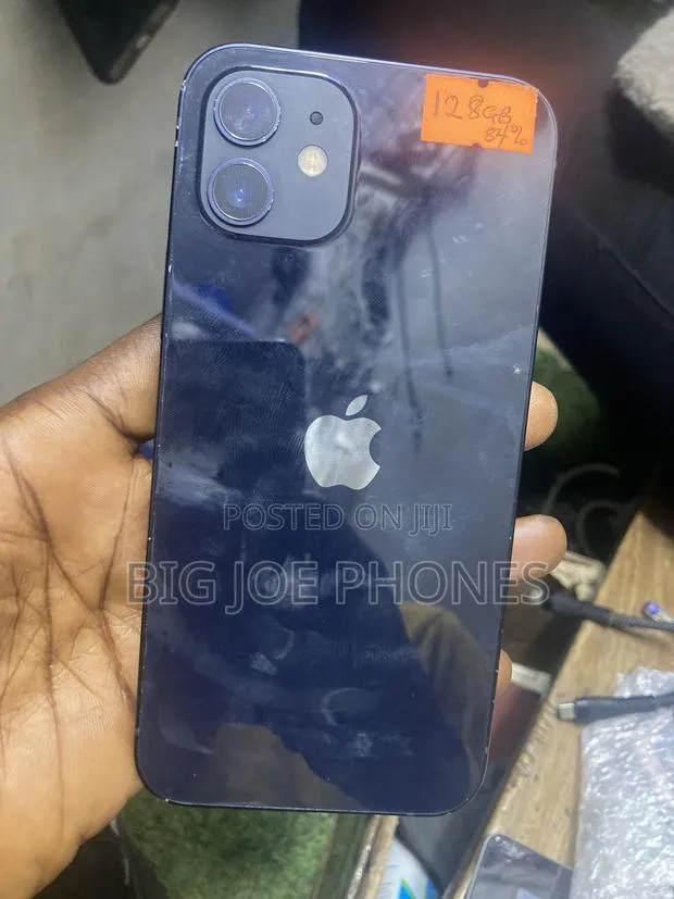 Apple iPhone 12 64 GB Black · Photo 1