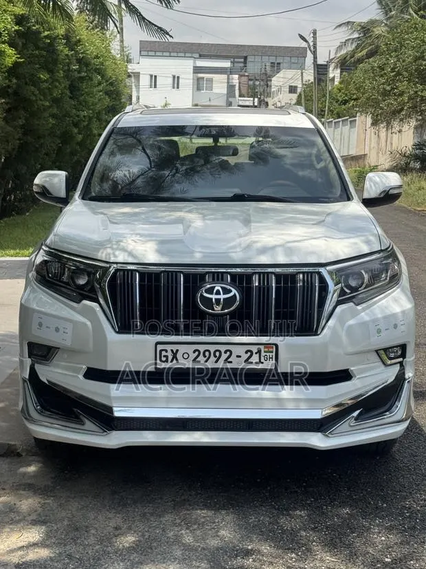 Toyota Land Cruiser Prado 2018 White · Photo 1