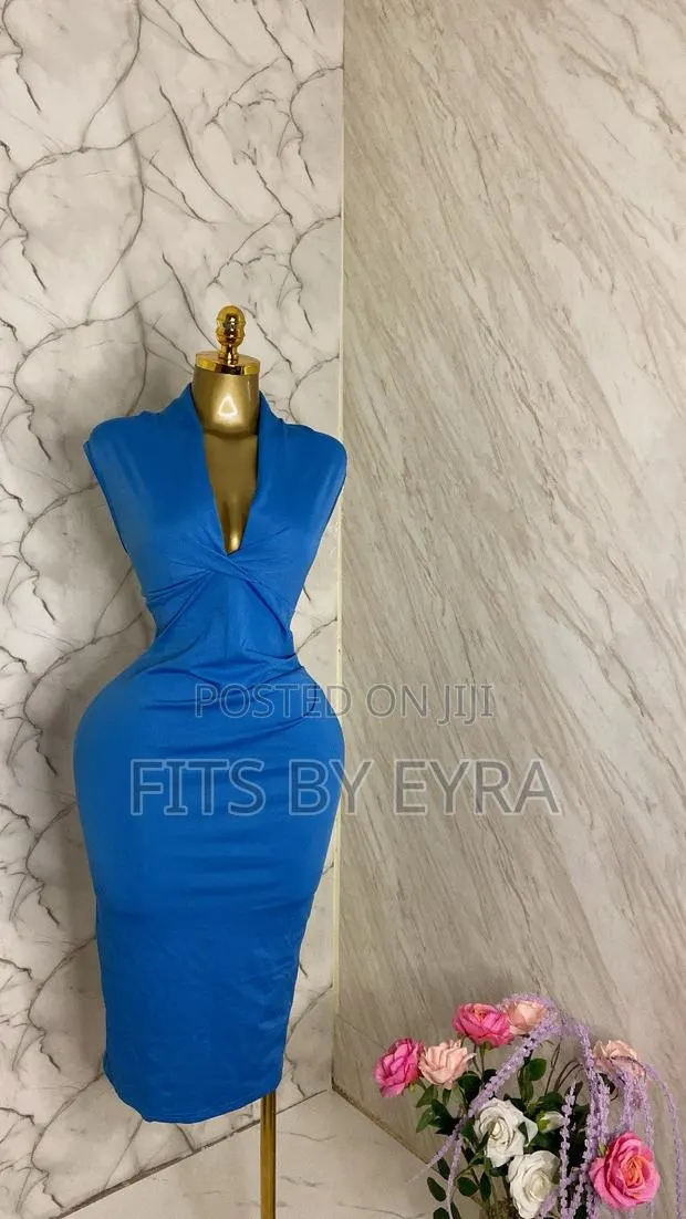 Royal Twist Dress · Photo 1